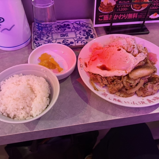 蒸し豚専門店 隕石