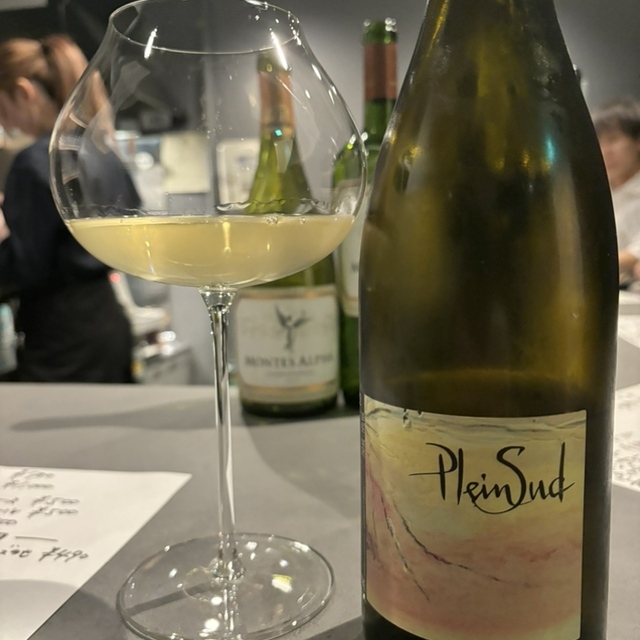 立ち飲みワインのお店haku